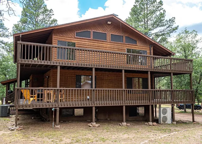 Holiday home The Large Cabin, 17 Acres, Playground, Forest Access *