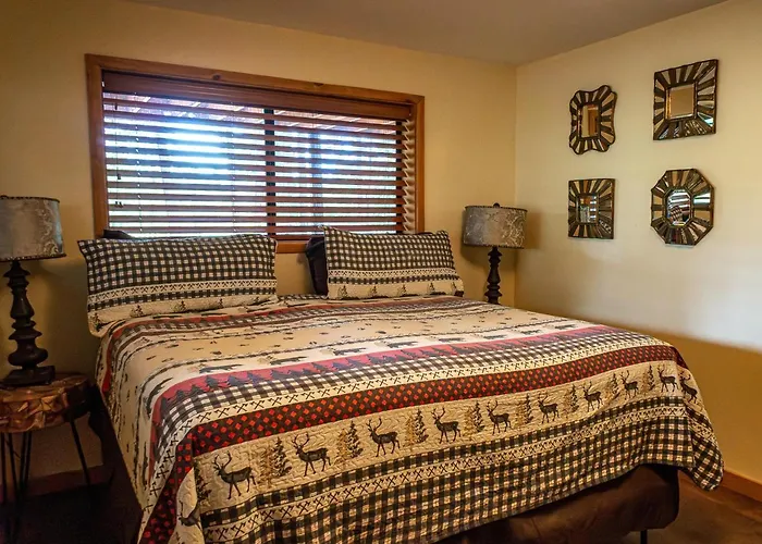 The Large Cabin, 17 Acres, Playground, Forest Access Holiday home Pinedale