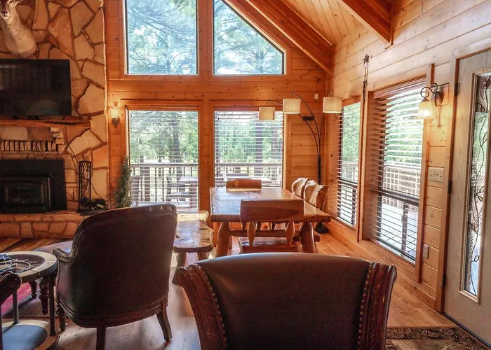 The Large Cabin, 17 Acres, Playground, Forest Access