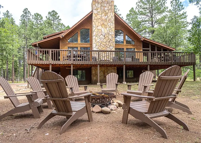 The Large Cabin, 17 Acres, Playground, Forest Access