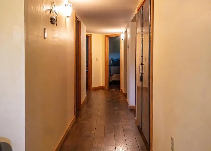 The Large Cabin, 17 Acres, Playground, Forest Access