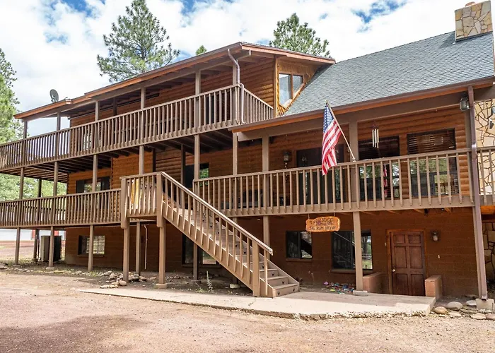 The Large Cabin, 17 Acres, Playground, Forest Access