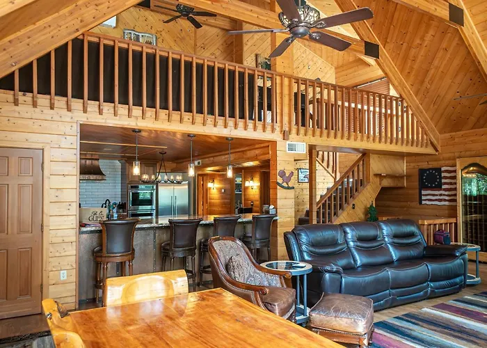 The Large Cabin, 17 Acres, Playground, Forest Access Holiday home *
