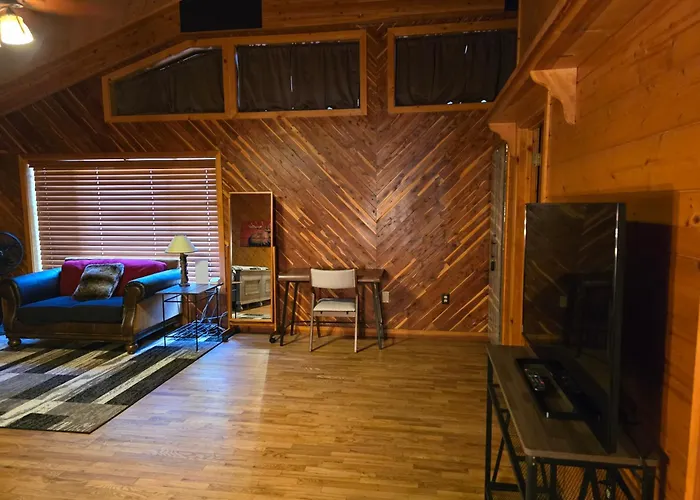 The Large Cabin, 17 Acres, Playground, Forest Access Pinedale